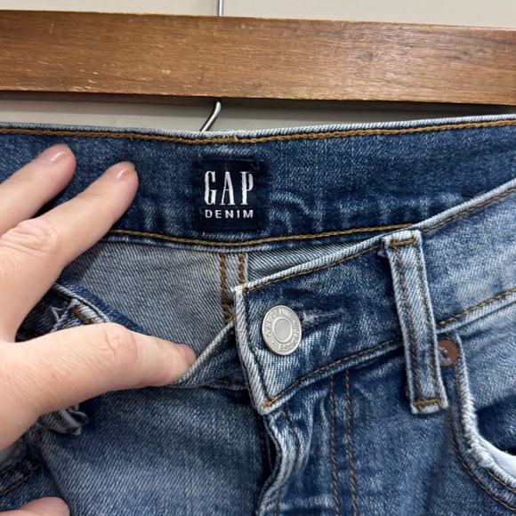 GAP Denim Cheeky Straight Distressed Crop Jeans - Picture 2 of 4